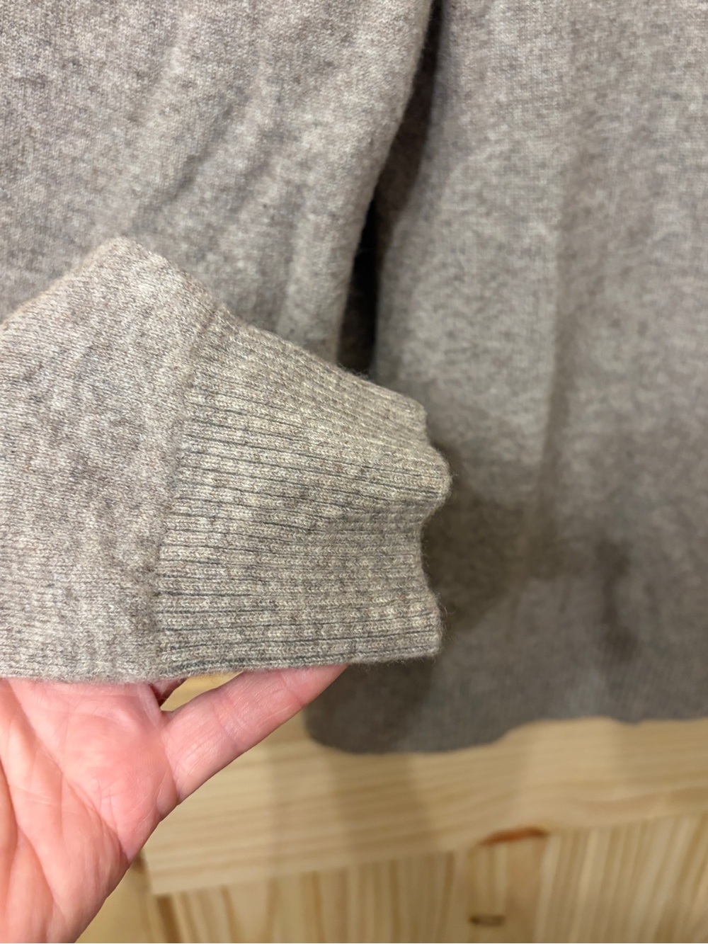 Neiman Marcus 100% Cashmere V-Neck Pullover Sweater XL Quiet Luxury Old Money - Picture 3 of 6
